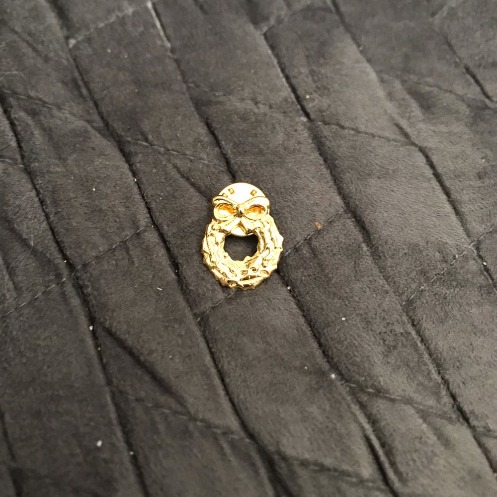 Wreath Pin - Picture 2 of 5